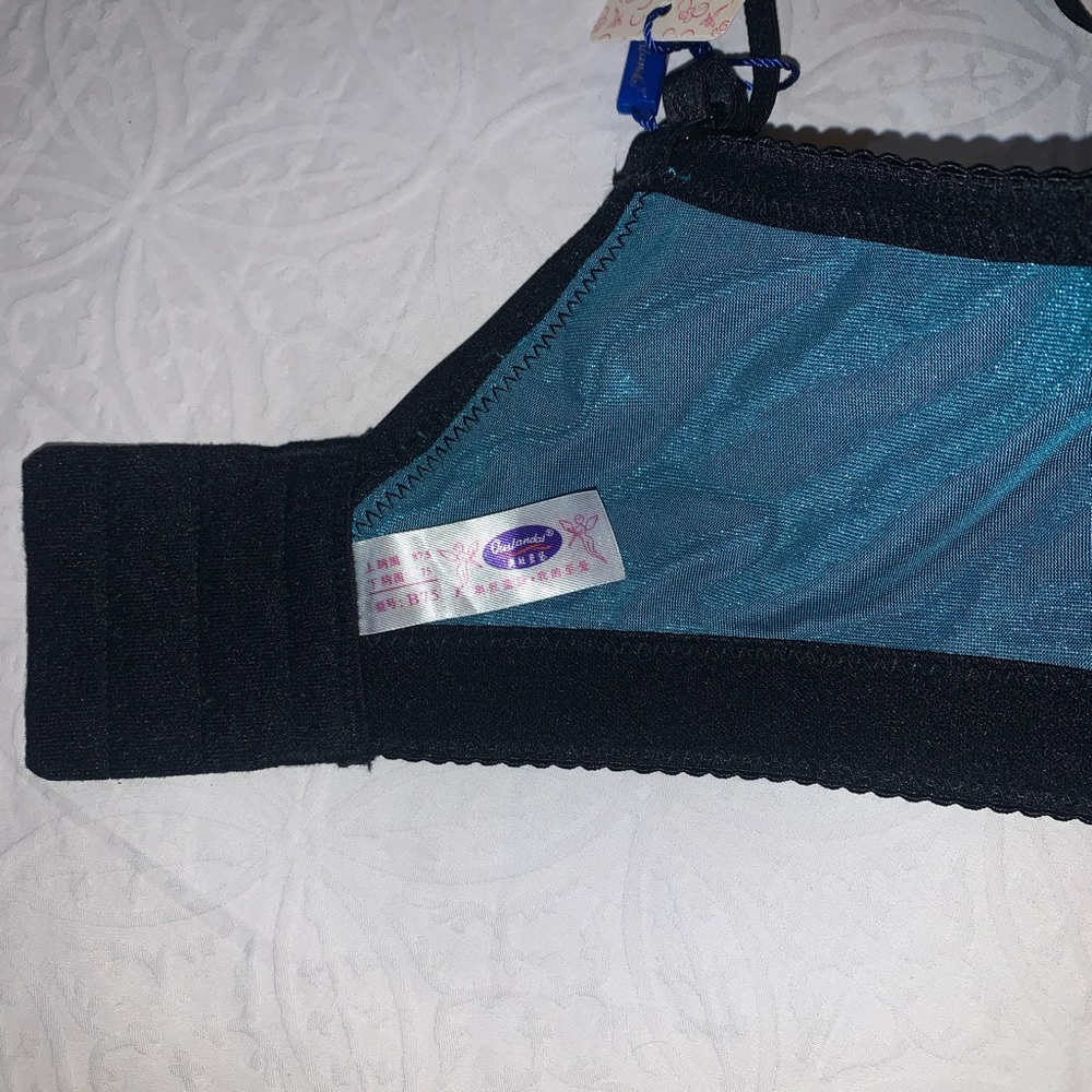 Bras - Picture 4 of 5